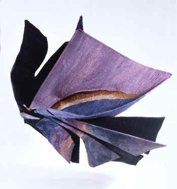 Rymdens frusna musik. H�ngande fr�n tak, ca 150 x 170 cm.